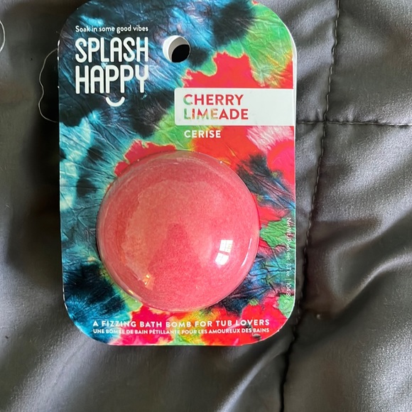 Cherry Limeade Bath Bomb - Picture 1 of 2